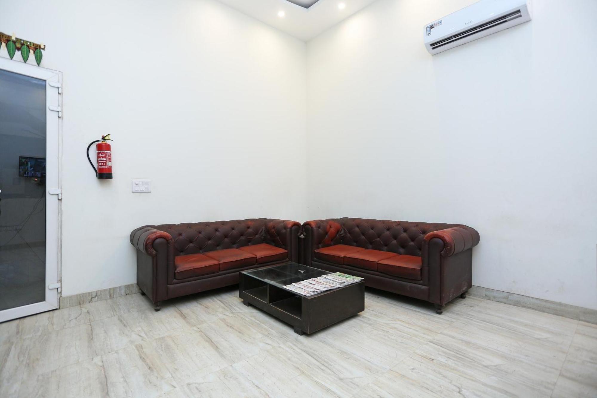 Hotel O Lakshya New Delhi Eksteriør billede