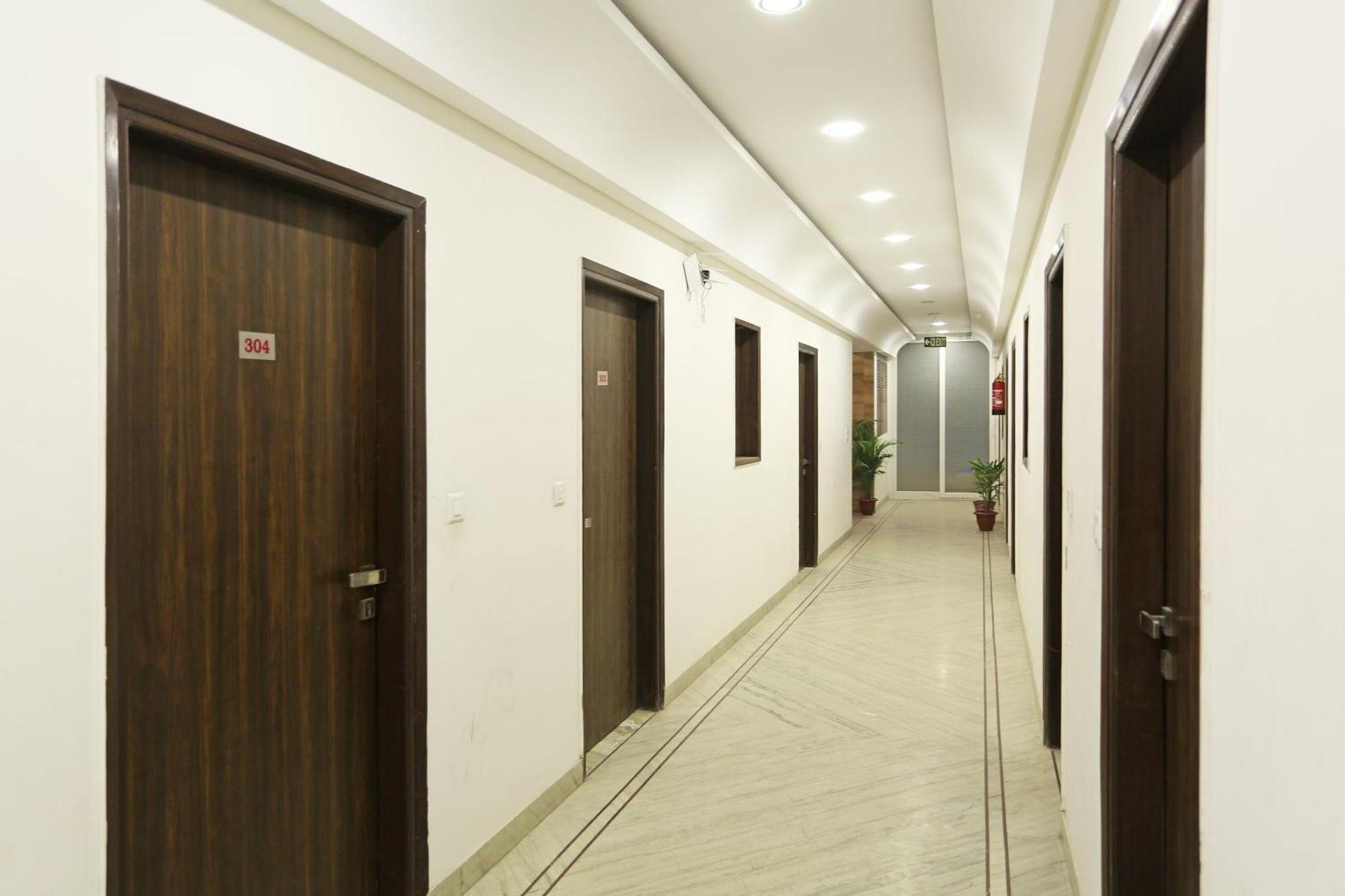Hotel O Lakshya New Delhi Eksteriør billede