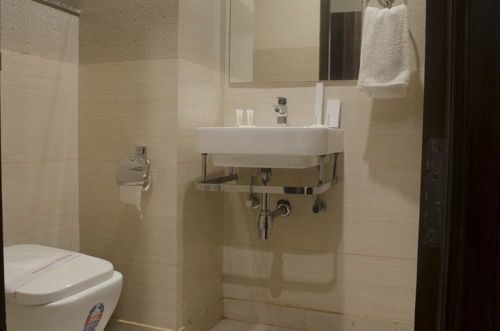 Hotel O Lakshya New Delhi Eksteriør billede