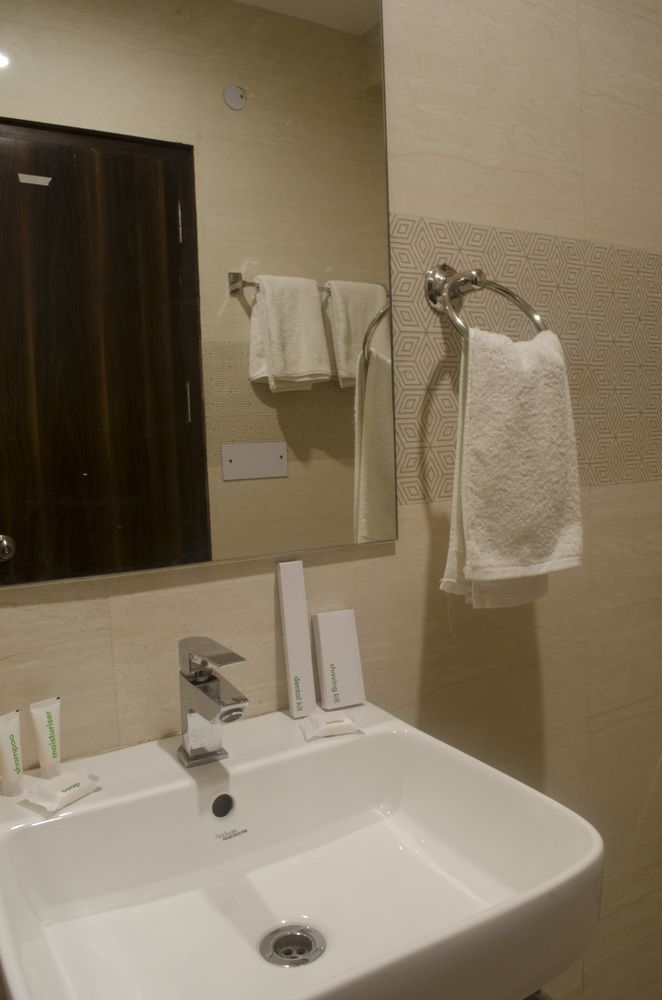 Hotel O Lakshya New Delhi Eksteriør billede